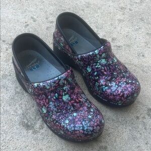 Dansko LT Floral Print Clogs Women's Size 38 7.5-8
